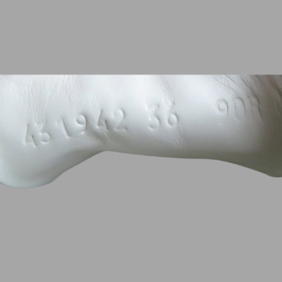 GUCCI ACE LOW TOP EMBROIDERED BEE ~ LOGO EMBOSSED LEATHER SNEAKERS US 6 - Picture 7 of 12